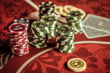 meta slot Poker Indonesia live-dealer table with HD camera angles and professional studio setup